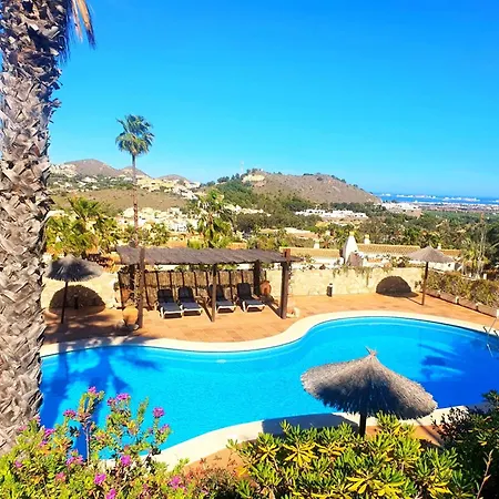 Carolinas Paradise Stunning With Golf Pool Views At Club