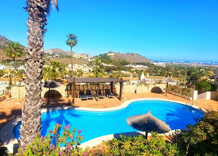 Carolinas Paradise Stunning With Golf Pool Views At Club